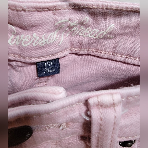 Universal Thread woman's pink denim jean shorts size 0/25 ready for warm weather - Picture 3 of 5